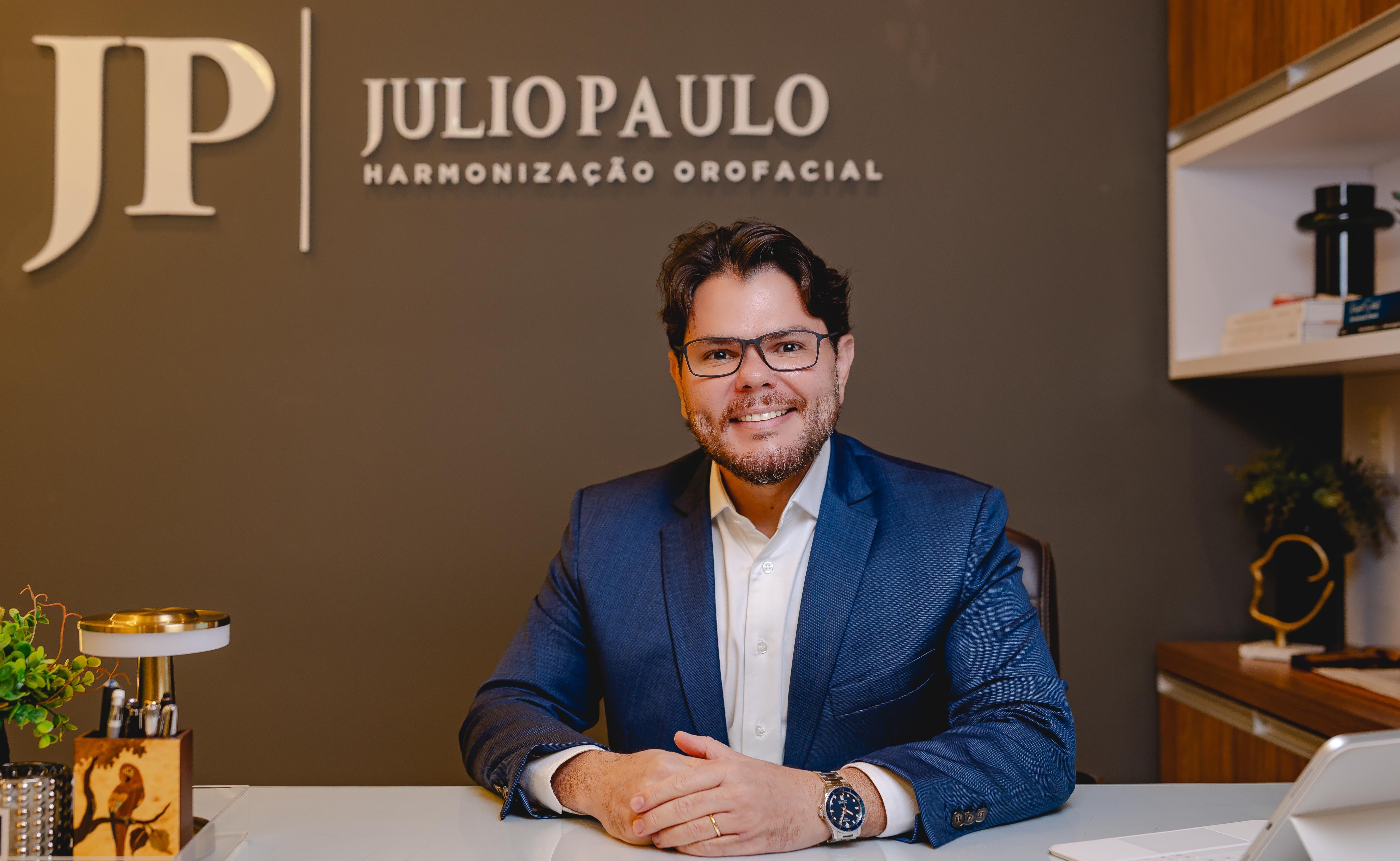 Dr. Júlio Paulo, Cirurgião-Dentista especialista em Harmonização Orofacial